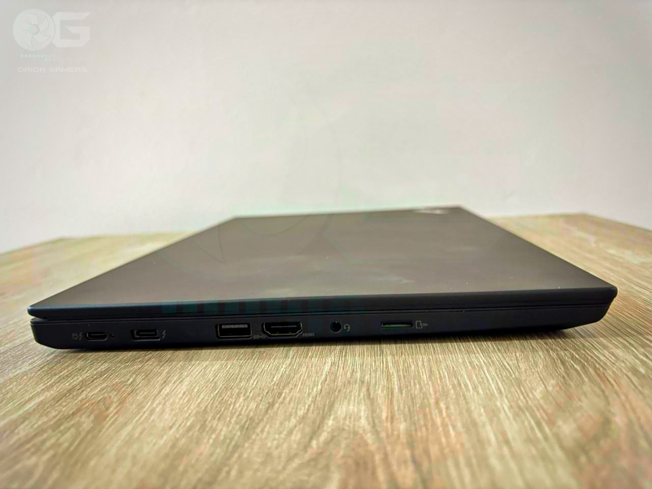 Laptops Empresariales ThinkPad T14 con Teclado Ergonómico y Puertos Thunderbolt